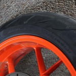 2016-KTM-690-Duke-R_Tyres_1