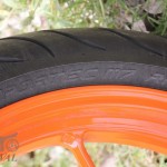 2016-KTM-690-Duke-R_Tyres_2