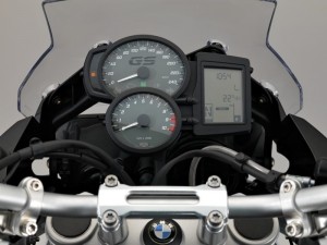 2017-BMW-Motorrad-F700-GS-16