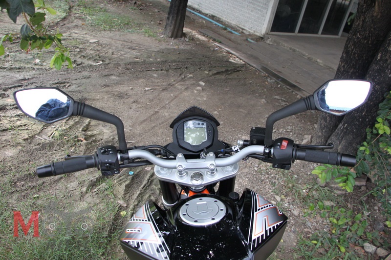 KTM-Duke250-Riding-Position_1