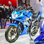 suzuki-gixxer-sf-fi-with-rear-disc-brake-front-three-quarter-left-at-auto-expo-2016