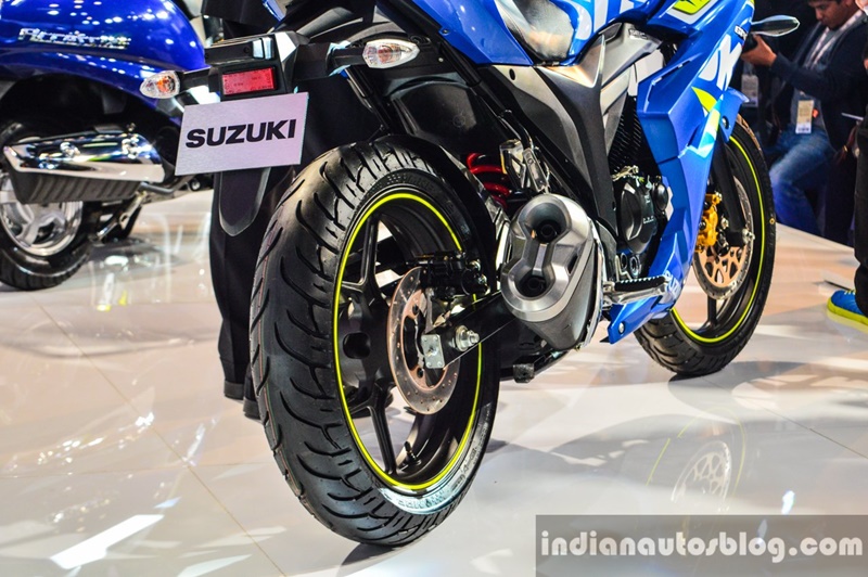 suzuki-gixxer-sf-fi-with-rear-disc-brake-rear-at-auto-expo-2016