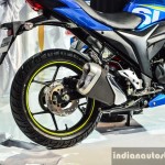 suzuki-gixxer-sf-fi-with-rear-disc-brake-rear-wheel-at-auto-expo-2016