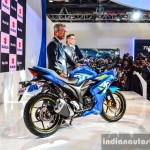 suzuki-gixxer-sf-fi-with-rear-disc-brake-right-side-at-auto-expo-2016