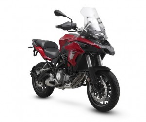 2017-benelli-trk-502_on-road-red_1