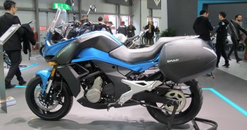 2017-cfmoto-650mt_resize