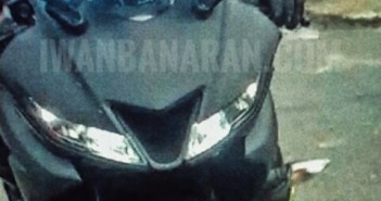 2017-yamaha-yzf-r15-spyshot-headlight