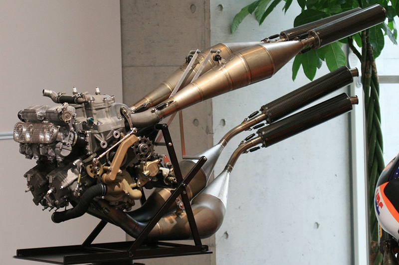 เครื่องยนต์ V4 500cc 2 จังหวะ จาก Honda รุ่น NSR500
