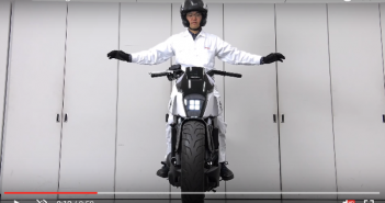 honda-riding-assist-motorcycle-self-balancing-03