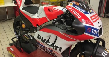 หลุดรถ Ducati Desmosedici Lorenzo 99 ไร้ปีกหน้าขนาดใหญ่ เตรียมหวด 2017 MotoGP Jorge-Lorenzo-99-Ducati