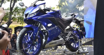 2017-Yamaha-YZF-R15-Reveal_10