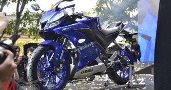 VDO พาชมทั้งคัน 2017 YZF-R15 คมระดับ Full HD บรรยากาศในงาน Rev Community EP.2 2017-Yamaha-YZF-R15-Reveal_10