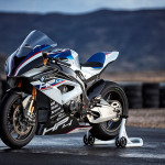 2017-BMW-HP4-Race_01