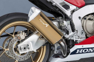 Spec-a-slip-on-exhaust-for-2017-cbr1000rr-006