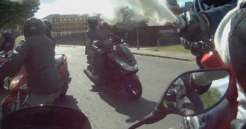 biker-attack-and-stolen-scooterbike-by-thef-gang-with-fire-extinguisher-01