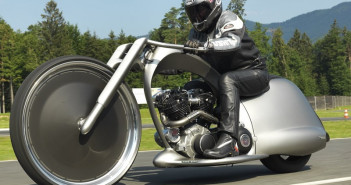 Akrapovic Full Moon คัสตอมคอนเซปท์ไบค์ โดดเด่นด้วยท่อไอเสียแบบ Build-In ในเฟรมตัวรถ akrapovic-full-moon-concept08