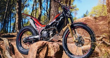 เปิดตัว 2018 Honda Montesa “300RR” เทรลไบค์ตัวแข่งรุ่นใหม่จัดเต็มด้วยชุดพาร์ทคาร์บอนและชุดล้อจาก D.I.D 2018-honda-montesa-300rr-trail-bike-04
