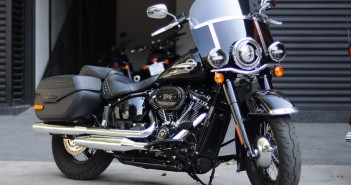 รีวิว 2018 Harley-Davidson Softail Heritage Classic สัมผัสแรกขุมพลัง Milwaukee-Eight ใหม่ แรง บิดง่ายสบายขึ้น 2018-Harley-Davidson-Softail-Heritage_08_1