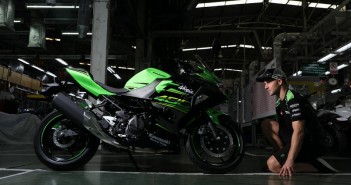 Kawasaki Ninja 400 สปอร์ตถอด DNA แชมป์ ดึง Jonathan Rea ร่วมเยี่ยมชมโรงงานผลิตที่ไทย Ninja400_Rea