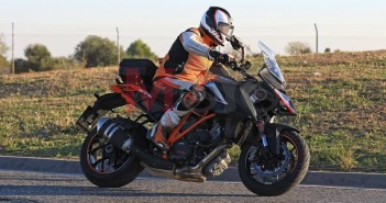 Spyshot-2019-KTM-Super-Duke-GT_18_1