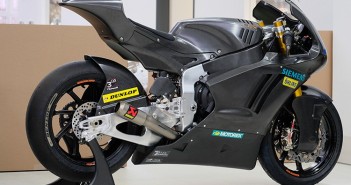 อย่างนุ่ม! ฟังเสียง รถแข่ง 2019 Moto2 Kalex เครื่อง 3 สูบ 765cc Triumph 2019-Kalex-Moto2-765Engine