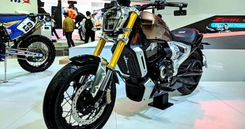 TVS เปิดตัวคอนเซปท์ครุยเซอร์น้องใหม่ Zeppelin มาพร้อมเทคโนโลยีไฮบริดคาดเปิดตัวอีก 2 ปีข้างหน้า 2018-tvs-zeppelin-hybrid-cruiser-concept-01