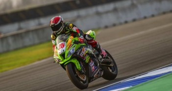 CK ปิดจ๊อบบิดม้วนเดียวจบคว้าชัยเรซ2 PTT BRIC SB1000 CK_Kawasaki-ZX-10RR