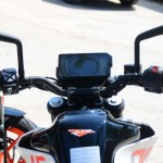 Review-2018-KTM-Duke-390_Handbar-Switch