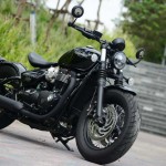 Review-Triumph-Bonneville-Bobber-Black