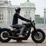 Review-Triumph-Bonneville-Bobber-Black-RidePosition