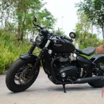 Review-Triumph-Bonneville-Bobber-Black_03