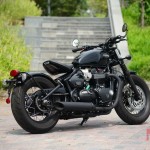 Review-Triumph-Bonneville-Bobber-Black_1