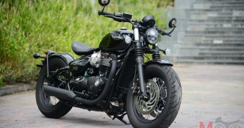 Review-Triumph-Bonneville-Bobber-Black_13