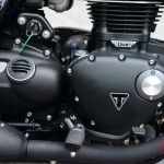 Review-Triumph-Bonneville-Bobber-Black_16