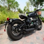 Review-Triumph-Bonneville-Bobber-Black_18