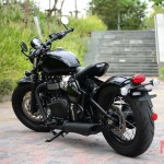 Review-Triumph-Bonneville-Bobber-Black_22