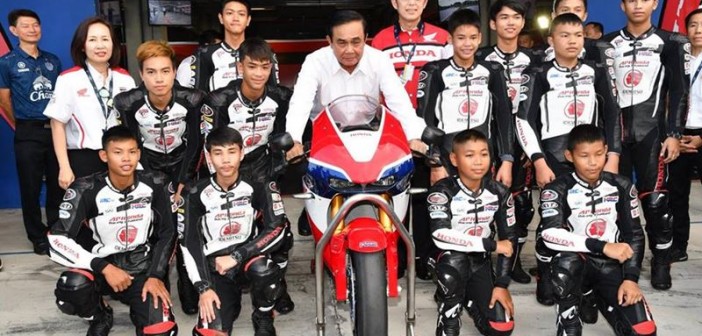 thai-Prime-minister-survey-bric-for-motogp-2018-with-ap-honda-03