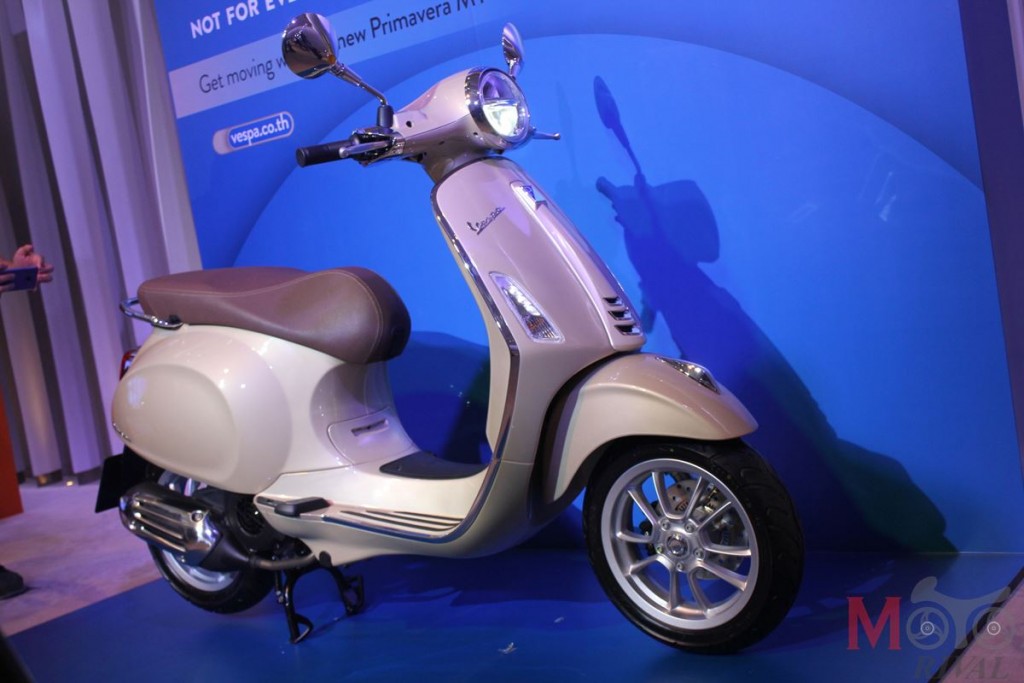 2018-vespa-primavera-150-beige-03