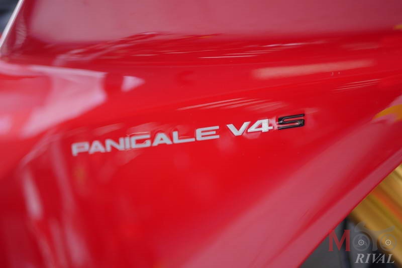 Review-Ducati-Panigale-V4-S_04