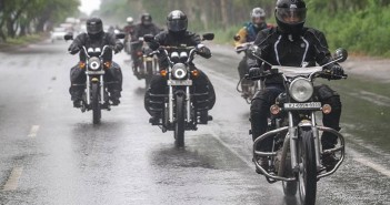 Tips Trick : 5 ข้อควรรู้ง่ายๆ กับการขี่รถมอเตอร์ไซค์ในช่วงฝนตก royal-enfield-rain-ride-safe-tips-05
