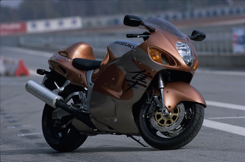 เปิดสเปค 1999 Suzuki Hayabusa 1st Generation ปฐมบทแรกแห่งตำนาน "เหยี่ยวอ้วน" - Motorival.com สินค้าใหม่อัปเดตแล้ว!! สำหรับ GSX1300R Hayabusa หรือ &#8220;เจ้าเหยี่ยวเพเรกริน&#8221; นั้นเอง - 1999 suzuki hayabusa 01