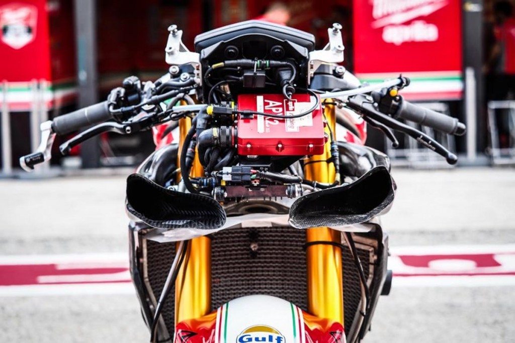 2018-Milwaukee-Aprilia-rsv4-wsbk-spec-for-sale-06