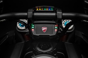 2019-Ducati-Diavel-1260-S-06
