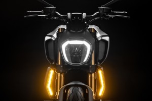 2019-Ducati-Diavel-1260-S-10