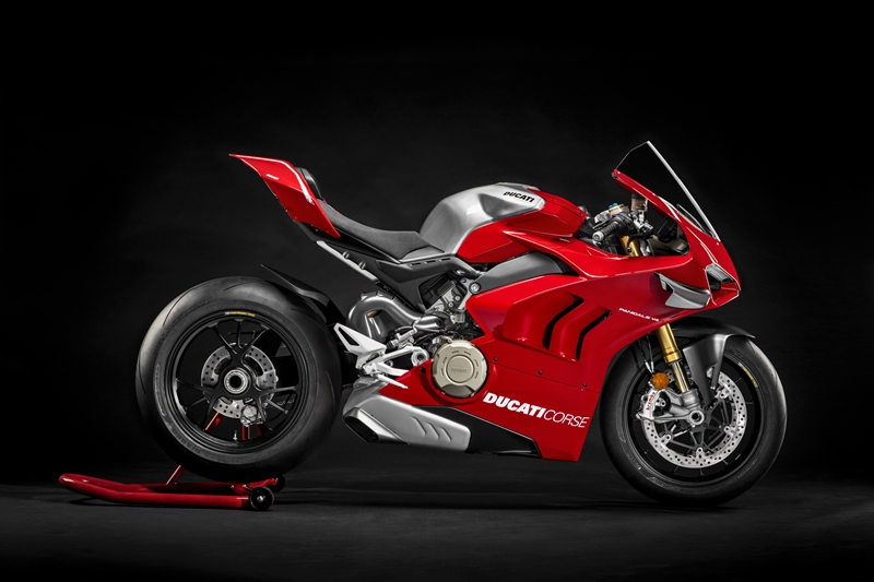 2019-Ducati-Panigale-V4-R-Official-02