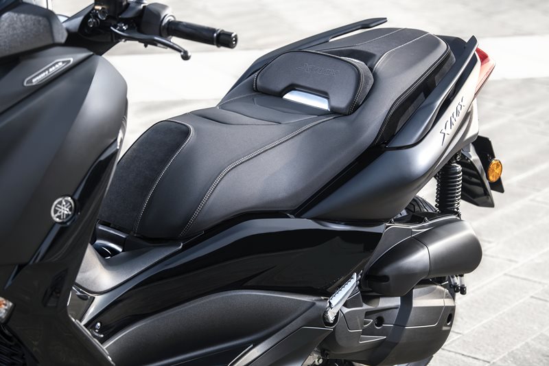 2019-Yamaha-xmax300-ironmax-05
