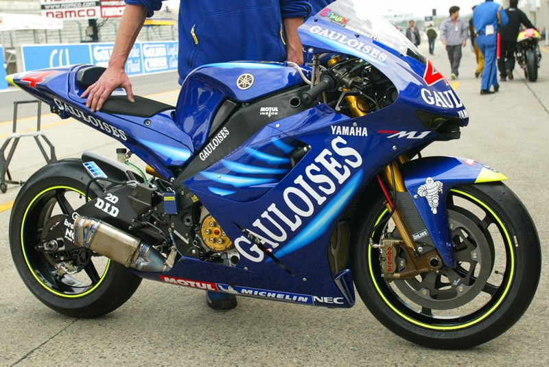 2003-Yamaha-YZR-M1-01
