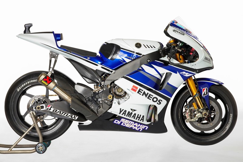 2012-Yamaha-YZR-M1-01