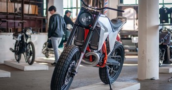 จับเอนดูโร่ 2 จังหวะตัวแรง KTM 300 XC-W แปลงเป็น Street Tracker โดยสำนัก Moto-Mucci ktm-300-xc-w-Moto-Mucci-custom04