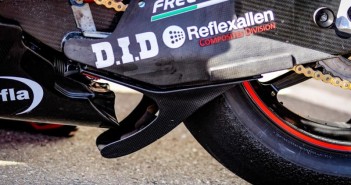 FIM เตรียมเพิ่มกฏ “จำกัดพื้นที่ติดตั้งวิงและพาร์ทเสริมอื่นๆ” ใน MotoGP 2020 หวังตัดปัญหา “Ducati ลักไก่” เมื่อต้นปี 2019 ducati-swingarm-winglet-qatargp2019-01
